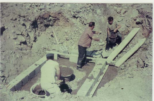 Bild "Historisches:SprengMaurerarbeitenTrapbunker.jpg"